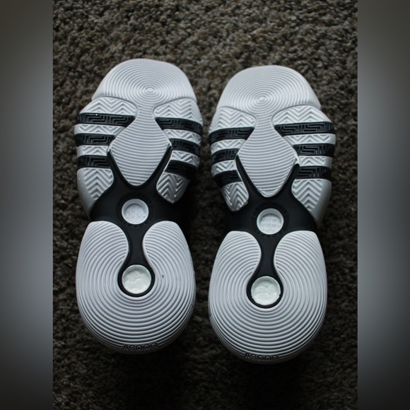 Adidas Trae Young, super villain 2 - Picture 3 of 9